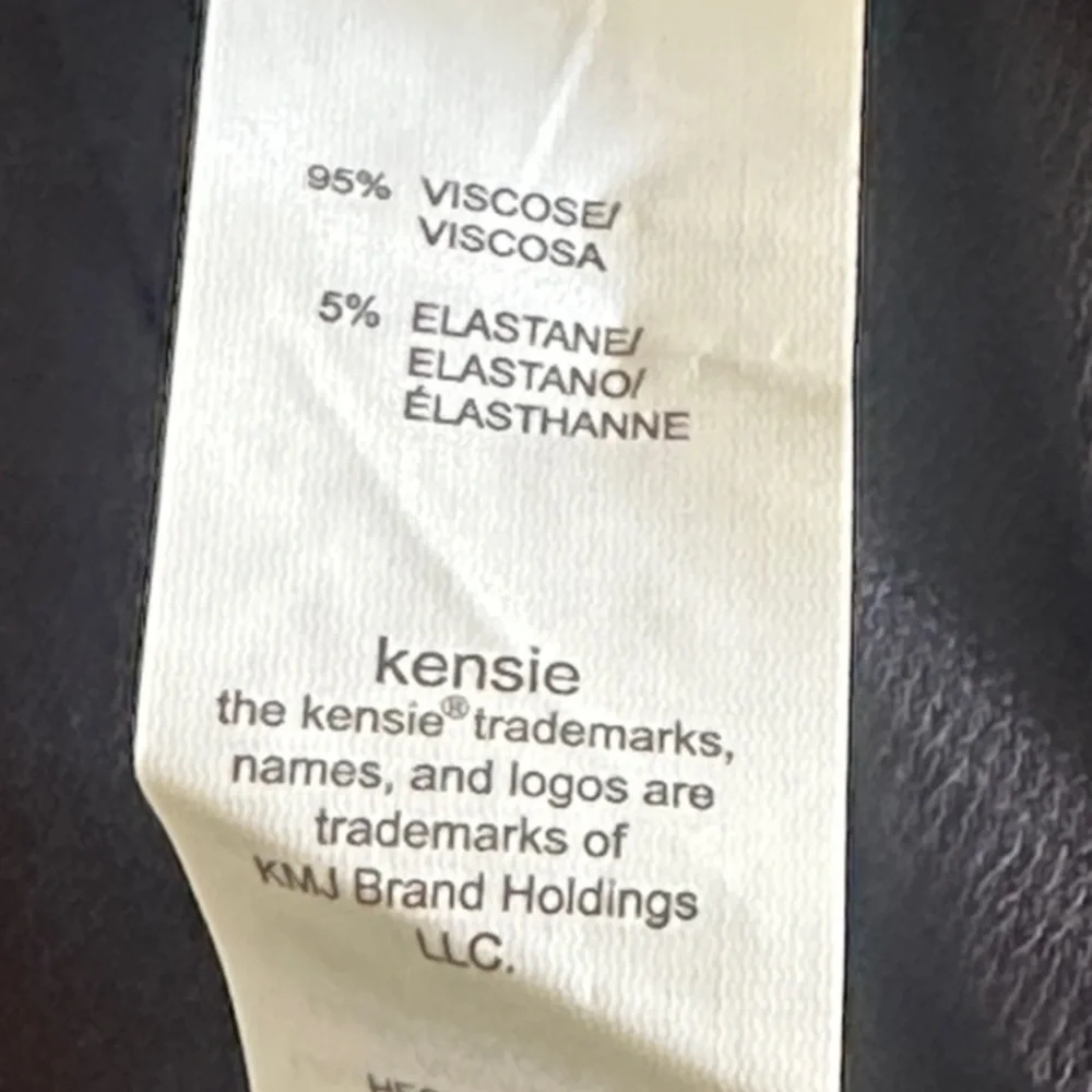 Kenzie Black Short Sleeve Zip Dress - Picture 11 of 11